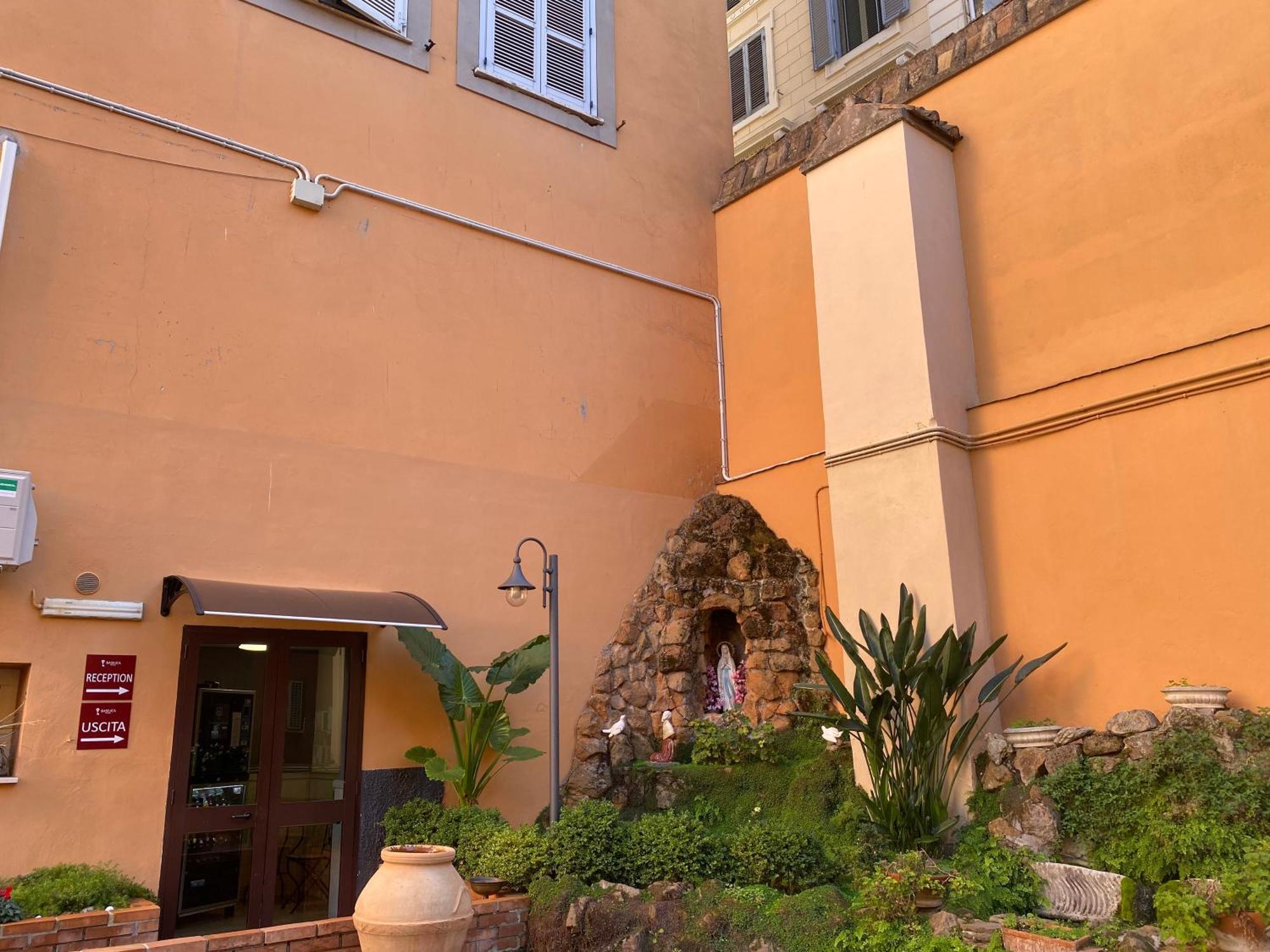 Basilica Hotel Rome Exterior photo